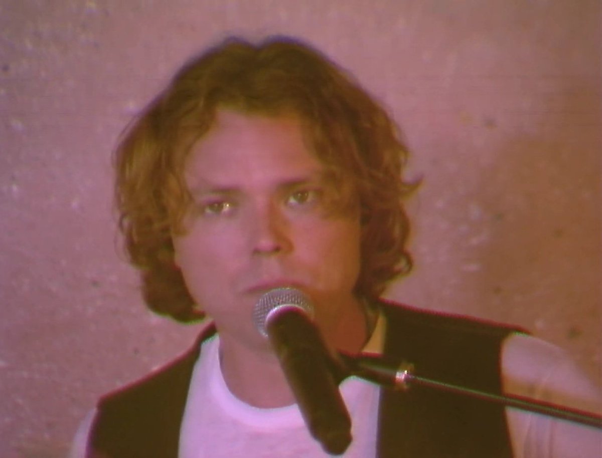 AFITHlNGS's tweet photo. ashton irwin - complete mess (acoustic) https://t.co/UjWCrzZnX9