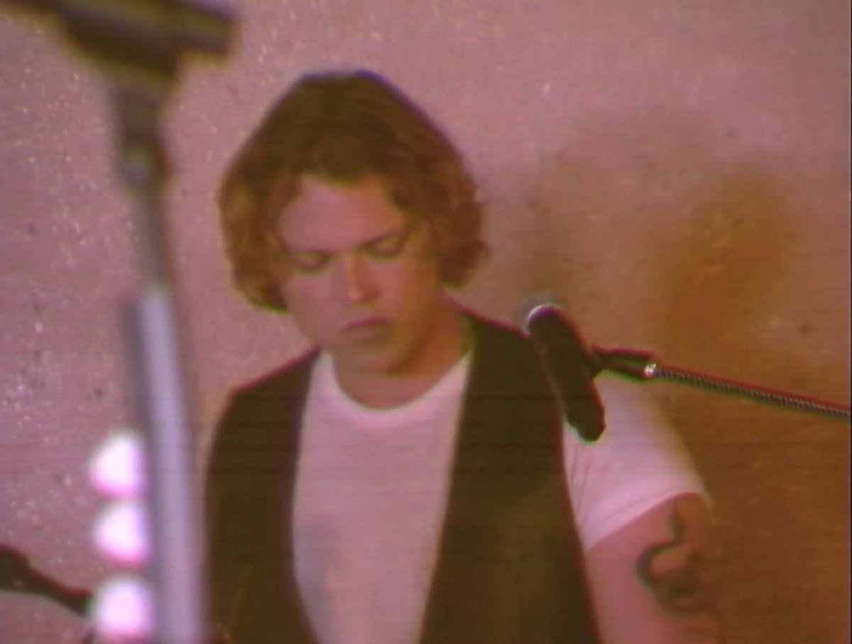 AFITHlNGS's tweet photo. ashton irwin - complete mess (acoustic) https://t.co/UjWCrzZnX9