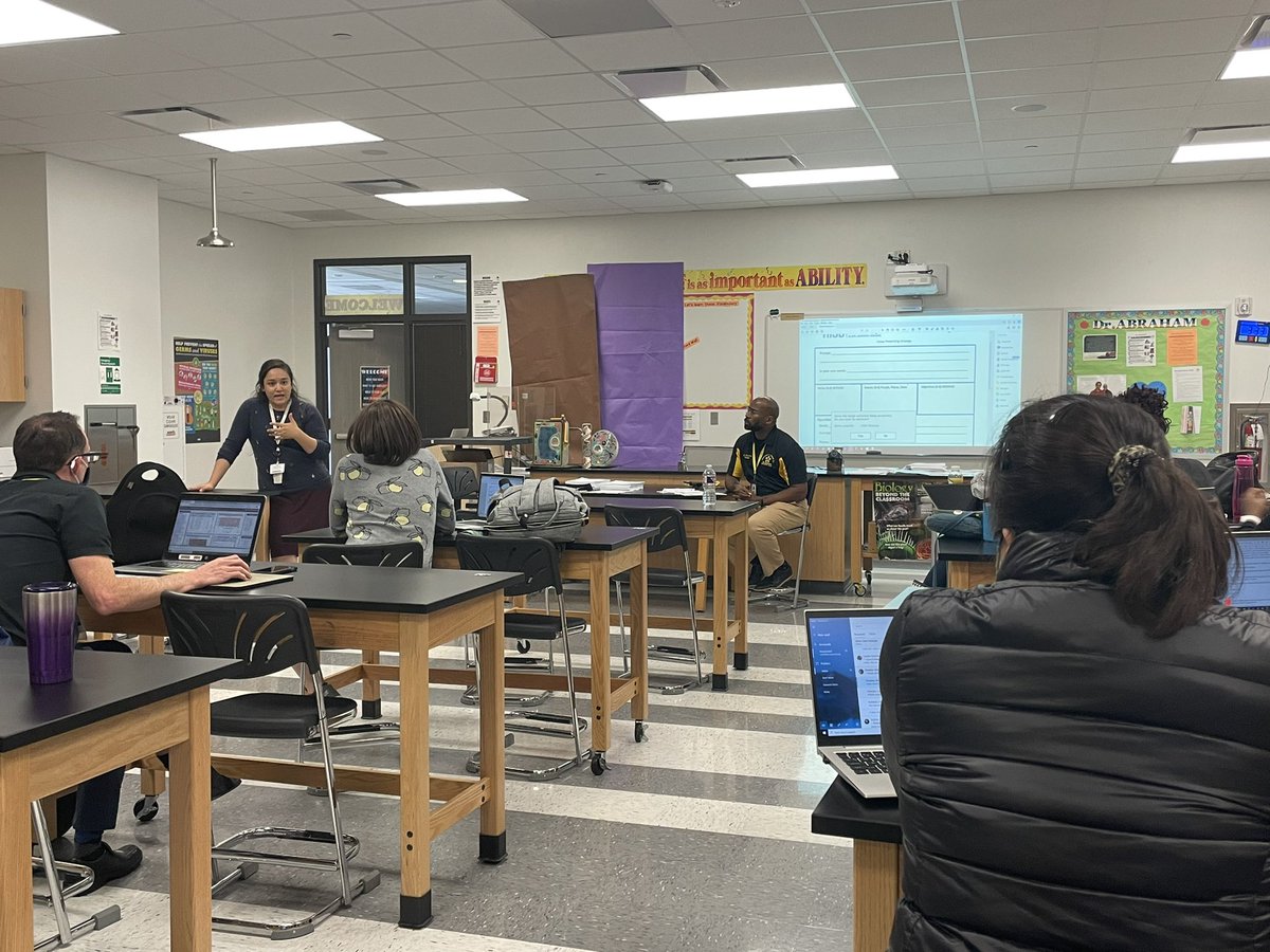 thepoetmendez's tweet photo. Working with fellow TDS @cynthia_pruneda as we present to the @Wisdom_HS_HISD ELA team during their evening #PLC
#HISDReads #HISDWrites https://t.co/AzPzMqPepz