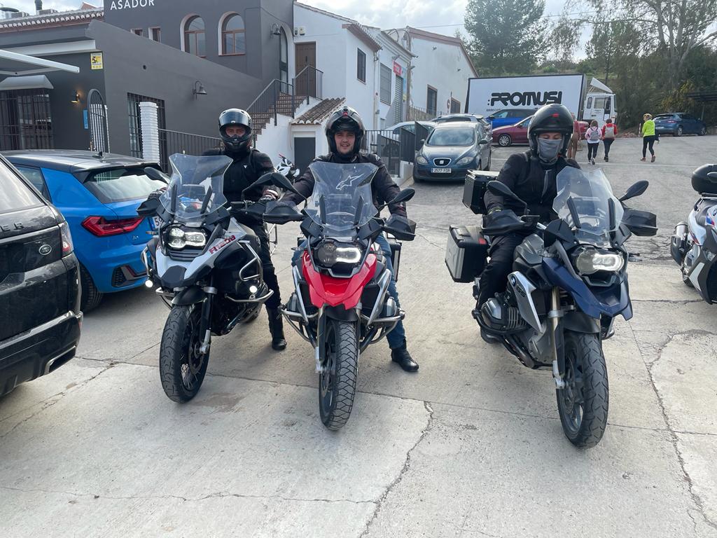manuelfcaro's tweet photo. A 1.90 el litro... 😂😂😅 @Nicoonr17 https://t.co/vXvCa0I42J