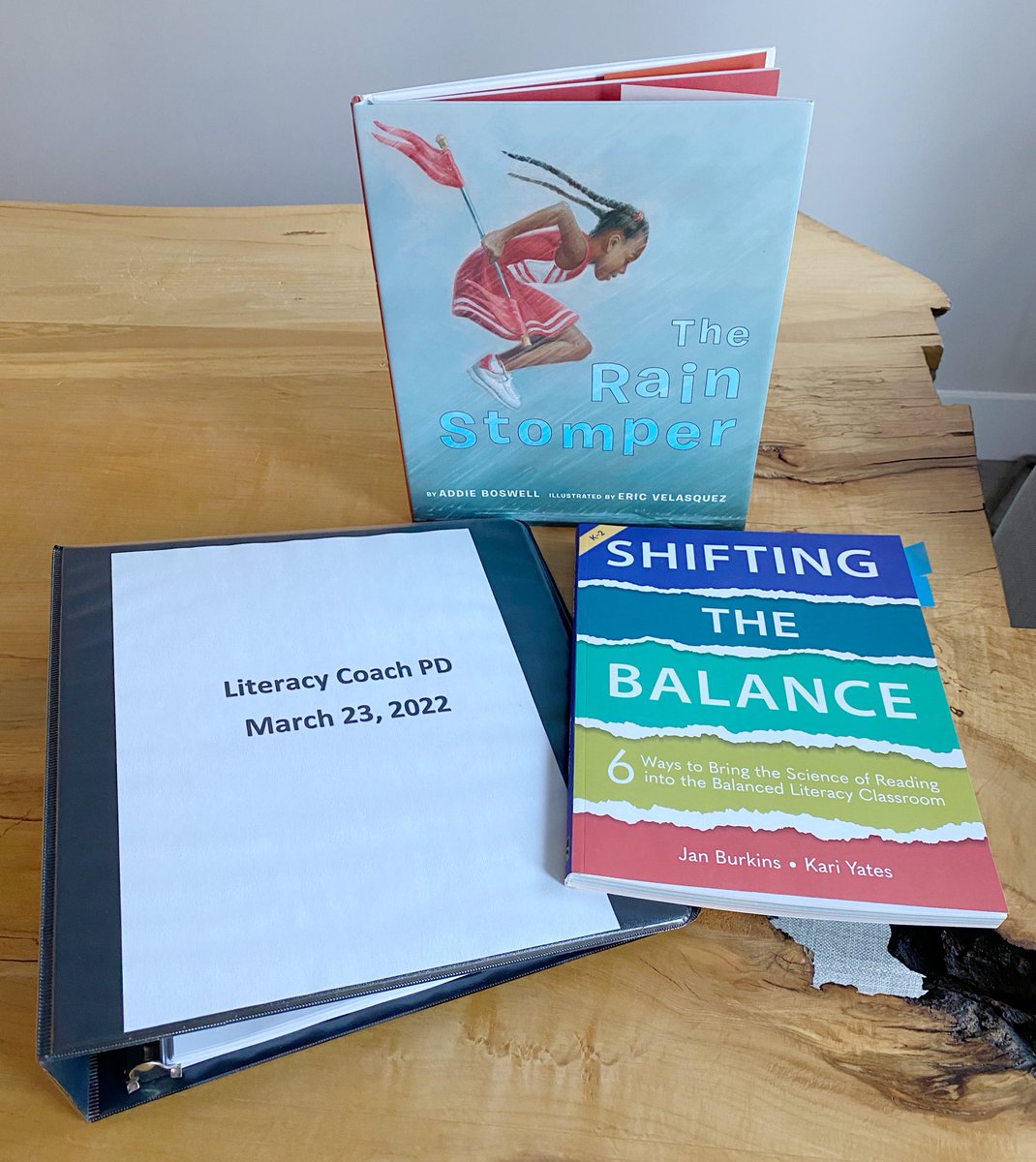 Thank you <a href="/crystalpelly/">Crystal Pelly</a> <a href="/mwyllie2/">MrsWyllie@hrsb</a> <a href="/5belliveau/">G Belliveau (HRCE literacy)</a> for an amazing first session of this exciting Literacy PD📚✏️ @centralspry <a href="/HRCE_NS/">Halifax Regional Centre for Education</a>