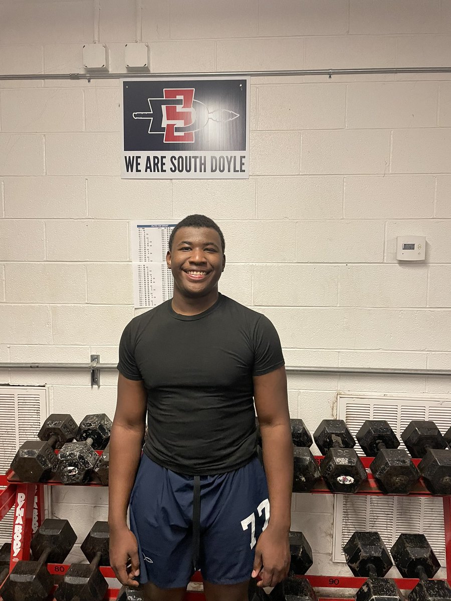 SouthDoyleKeeFB's tweet photo. Finishing #CompetitionTuesday with the after school championships, TJ Tipton for skill/big skill and Jeremiah Bell for line had everyone on lockdown in 1v3 tag. #LEO https://t.co/m7qR9v4rpc