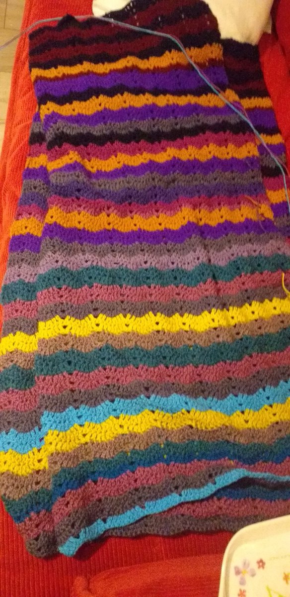 learningtofloat's tweet photo. A #HarbourCAL blanket update. Love how I've ended up with the ukraine flag woven into it! #CreativePrayer #PrayForUkraine https://t.co/kIf8VgTpY1
