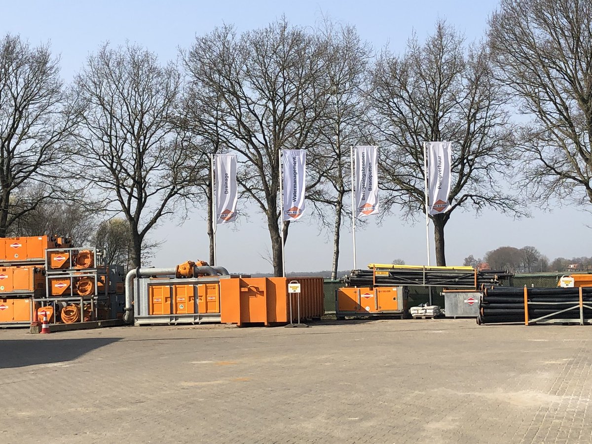 MartinDees1's tweet photo. Vandaag bezoek gebracht aan de @gebrvkessel vestiging in Geesbrug. Van hieruit bedienen we de klanten voor #bronnering in het Noorden van het land.
#verrassendveelzijdig https://t.co/JKRGjTdYJ9