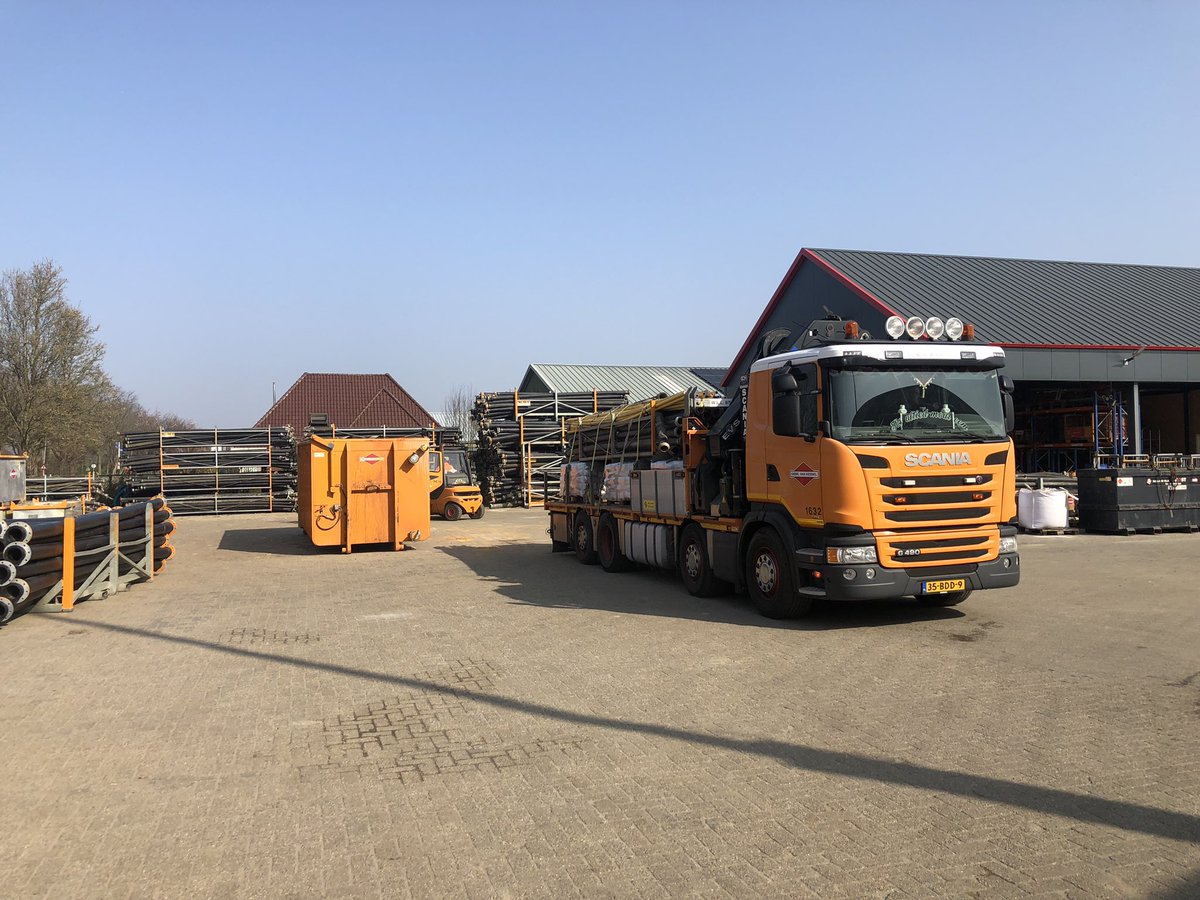 MartinDees1's tweet photo. Vandaag bezoek gebracht aan de @gebrvkessel vestiging in Geesbrug. Van hieruit bedienen we de klanten voor #bronnering in het Noorden van het land.
#verrassendveelzijdig https://t.co/JKRGjTdYJ9