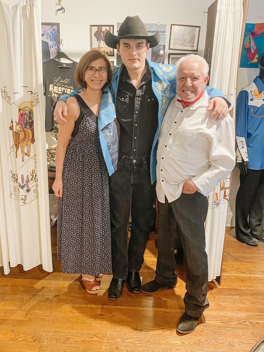 The tailor to the stars himself, <a href="/manuelcouture/">Manuel</a>, hooked me up with this incredible custom made jacket to wear at my <a href="/americanidol/">American Idol</a> audition

Thank you, Manuel! 

#JoediSilvers #JoediSilversAmericanIdol