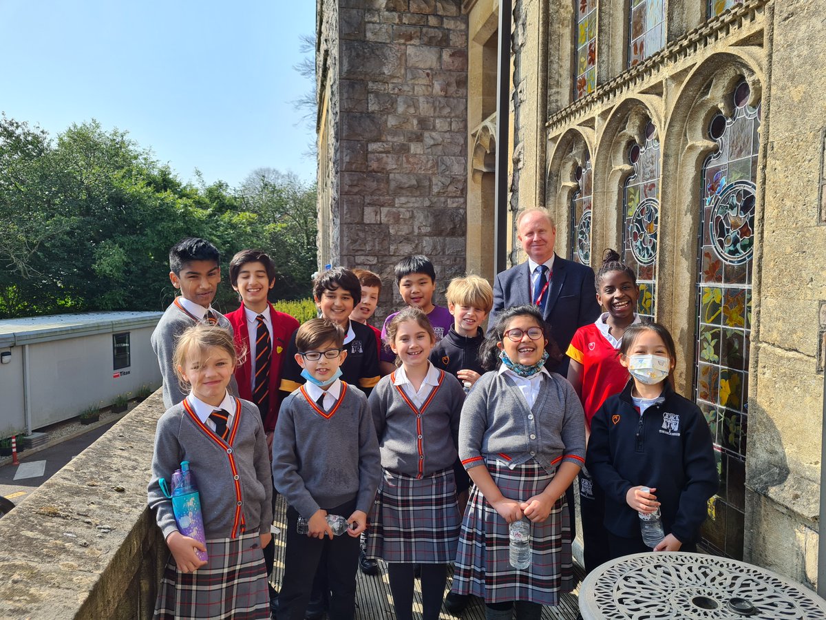 Junior achievers enjoyed their lunch today with Headmaster Mr Moody. Well done, everyone! 
#SJCJuniors #SJCExcellence #SJCFromTheHeart