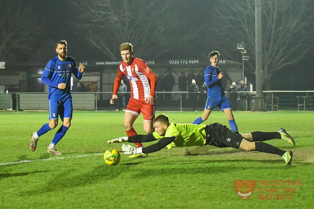 Felixseasiders's tweet photo. FT - @Felixseasiders 0 @KPFCROYALS 4

Felixstowe exit the @Turnershyundai Suffolk Premier Cup in disappointing fashion with the visitors deserved big winners. Congratulations to them and we wish them well for the Semifinal. Next up… back to league action on Saturday vs Romford https://t.co/ngxL1kgpYl