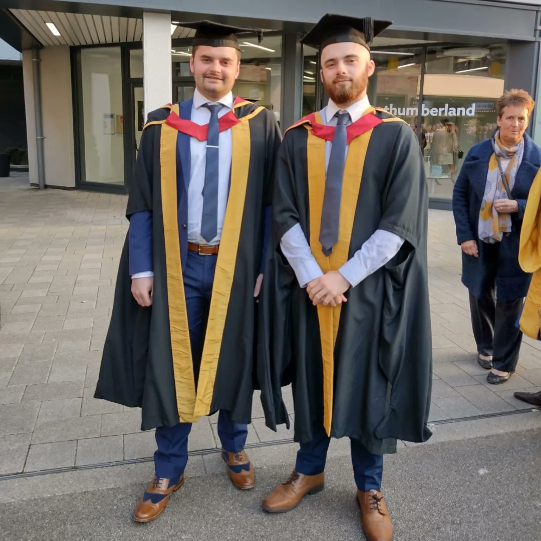 MrMolePE_'s tweet photo. @NepScitt Graduation #21 - Must have been one of the only graduates who clapped myself in the 5 seconds of fame! https://t.co/VeHxiXaDQU