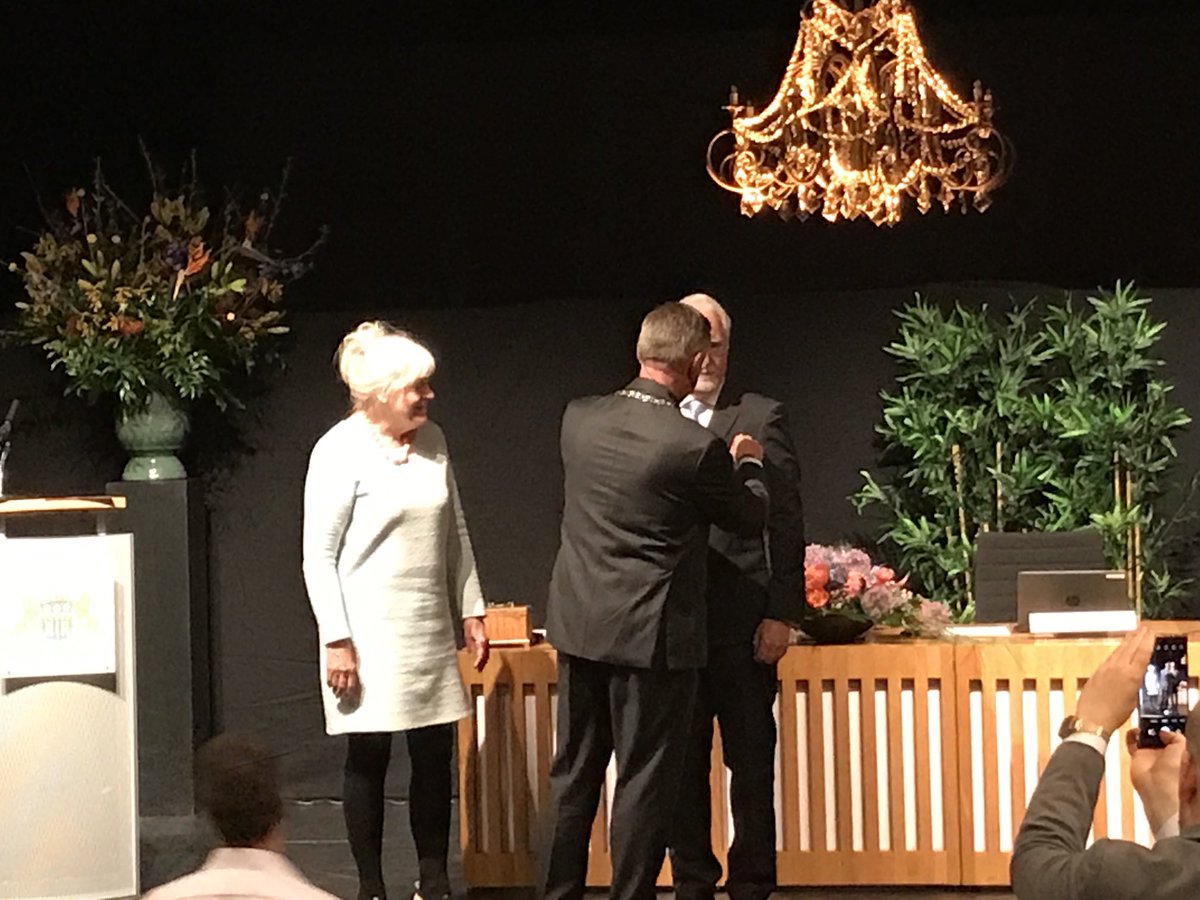 Nico van Wijk geridderd bij afscheid raad Gefeliciteerd!