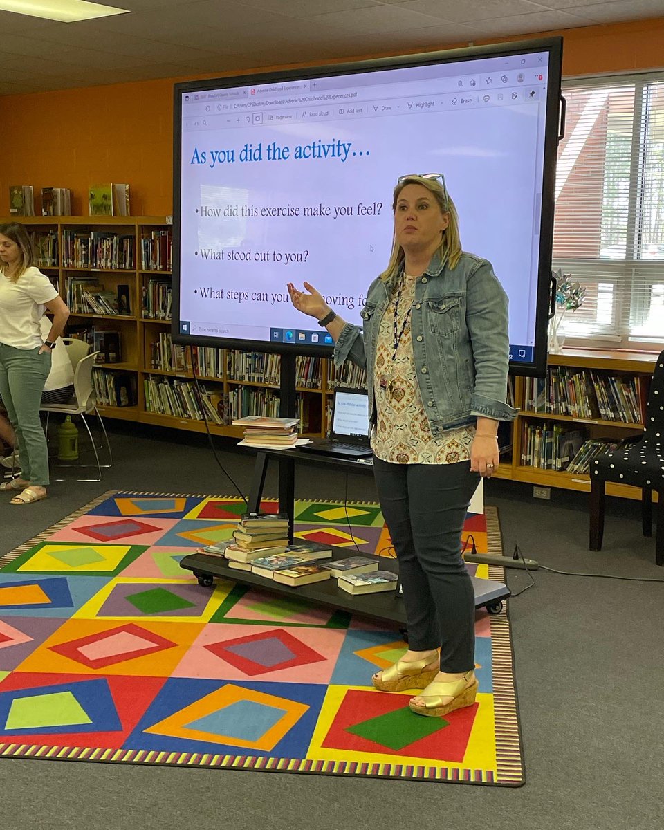 ChocoPrimary's tweet image. Teacher leaders presenting at today’s staff meeting with a focus on Reading Horizons, our Professional Learning Cycle, SEL goals, and technology! Thank you for sharing your area of expertise to grow our teachers and students! #CPSproud