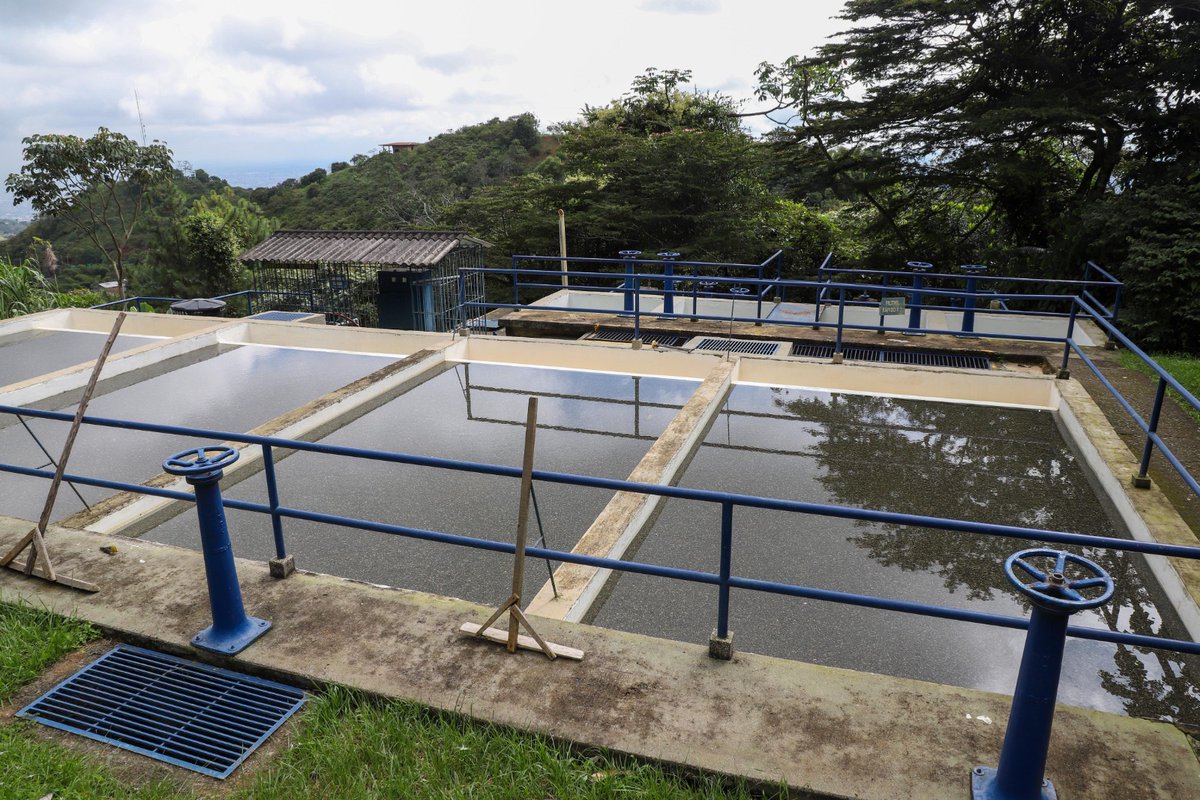 zelmar47's tweet image. Hoy #diamundialdelagua quiero destacar el sistema de monitoreo de calidad del agua implementado en 3 acueductos de La Buitrera. Un proyecto liderado por @UaespCali que contribuye a la construcción de sostenibilidad y a la cálidad del servicio 💧
#Calinteligente
#TeQueremosCali