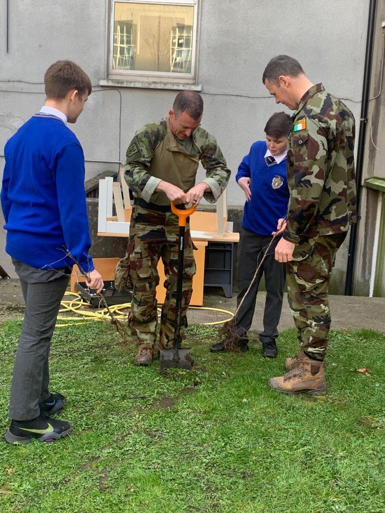 eoinstanley's tweet photo. Small things matter, not necessarily the act, but the time spent giving may be what makes a difference. Today we spent time with students from O'Connels post primary in the North Inner City planting trees in their school. #defenceforcesireland #community #treeweek2022 https://t.co/6hMEWz6PVM