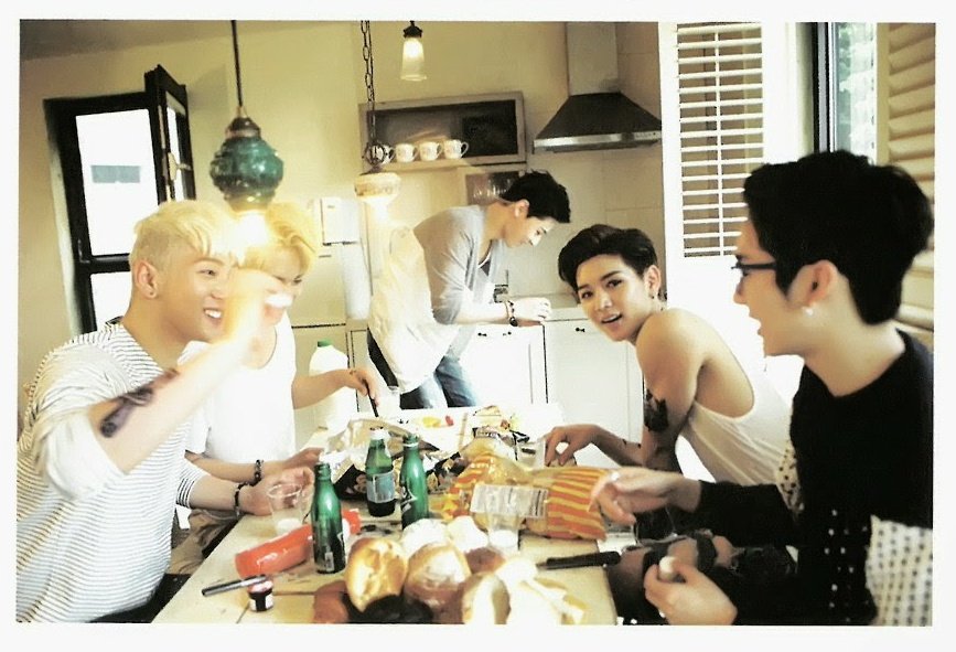 minspolaris's tweet photo. im going to end it all... they really were just five boys living their lives together :( https://t.co/q7PPhdWeGW