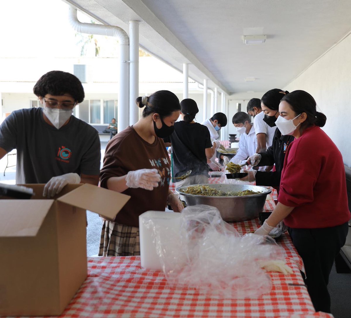 frc3476's tweet photo. We had an amazing time packing meals with U-Turn Lives and FTC 20191 Bread Pandas last Sunday! #frc3476 #rapidreact #outreach https://t.co/ONY9aS4lr8