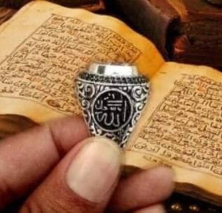 السلام عليكم ورحمه الله وبركاته اخواني واخواتي نقدم باذن الله تعالى جميع الأعمال الروحانيه منها جلب الحبيب للزواج جلب المحبه والطاعه بين الزوجين علاج المس والجن وحالات الصرع كشف روحاني في أي وقت رد المطلقة زواج العانس عوده الغائب رد المسروق موافقه الاهل علي الشريك حل المشاكل