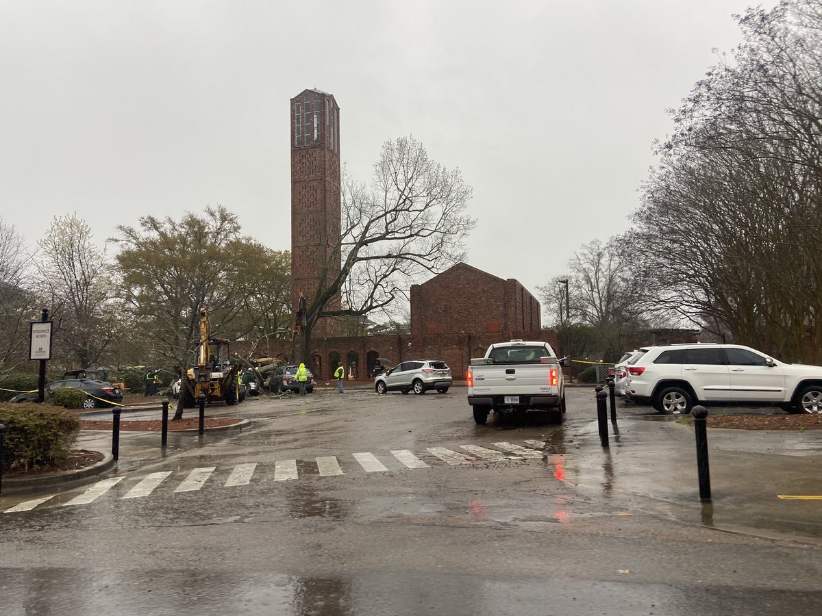 maggyejoWX's tweet photo. MSU workers already assessing & working on multiple sites around campus that experienced falling tree-limbs. @WTVAWeather #msux #msuwx https://t.co/f2a3Ye1QWk