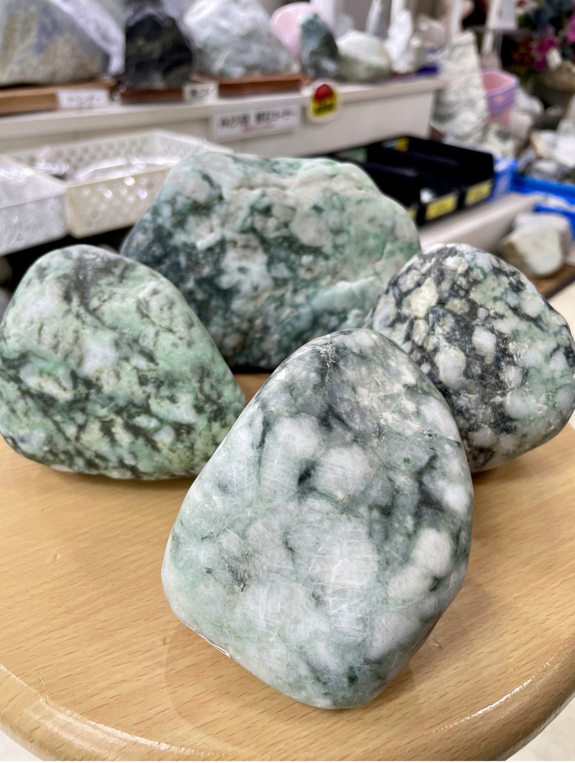 糸魚川翡翠　2個セット　ひすい　原石　圧砕 博物館級］糸魚川翡翠 圧砕翡翠 原石 143.0g