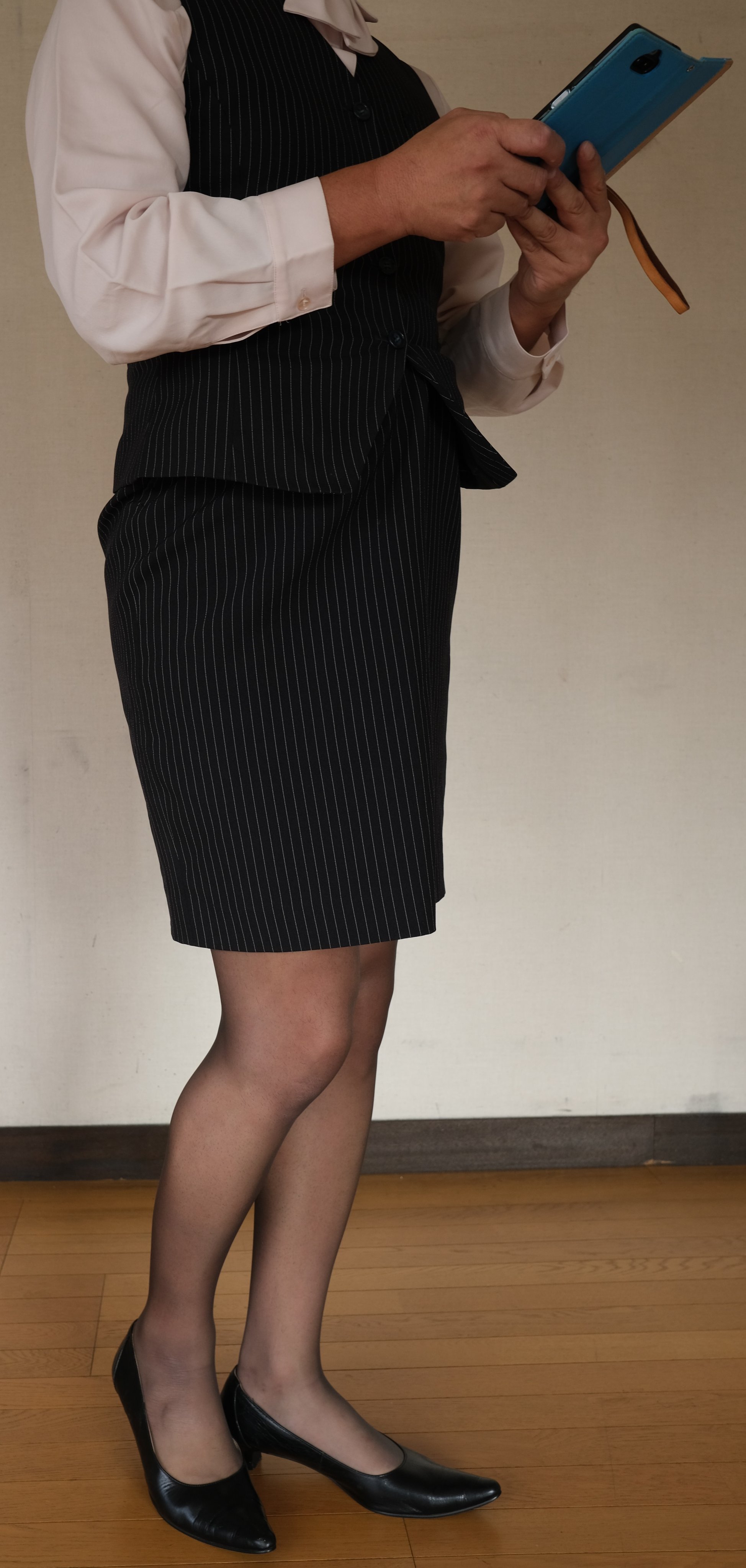 officelady Very ordinary Office Lady♫ #officelady #candidlady  #pantyhoselady #pantyhose #graypantyhose #greysheertights #pantyhosetoes  #pantyhosesoles #パンストフェチ #パンスト #オフィスレディー #パンストつま先 #パンスト足裏 https://t.co ...