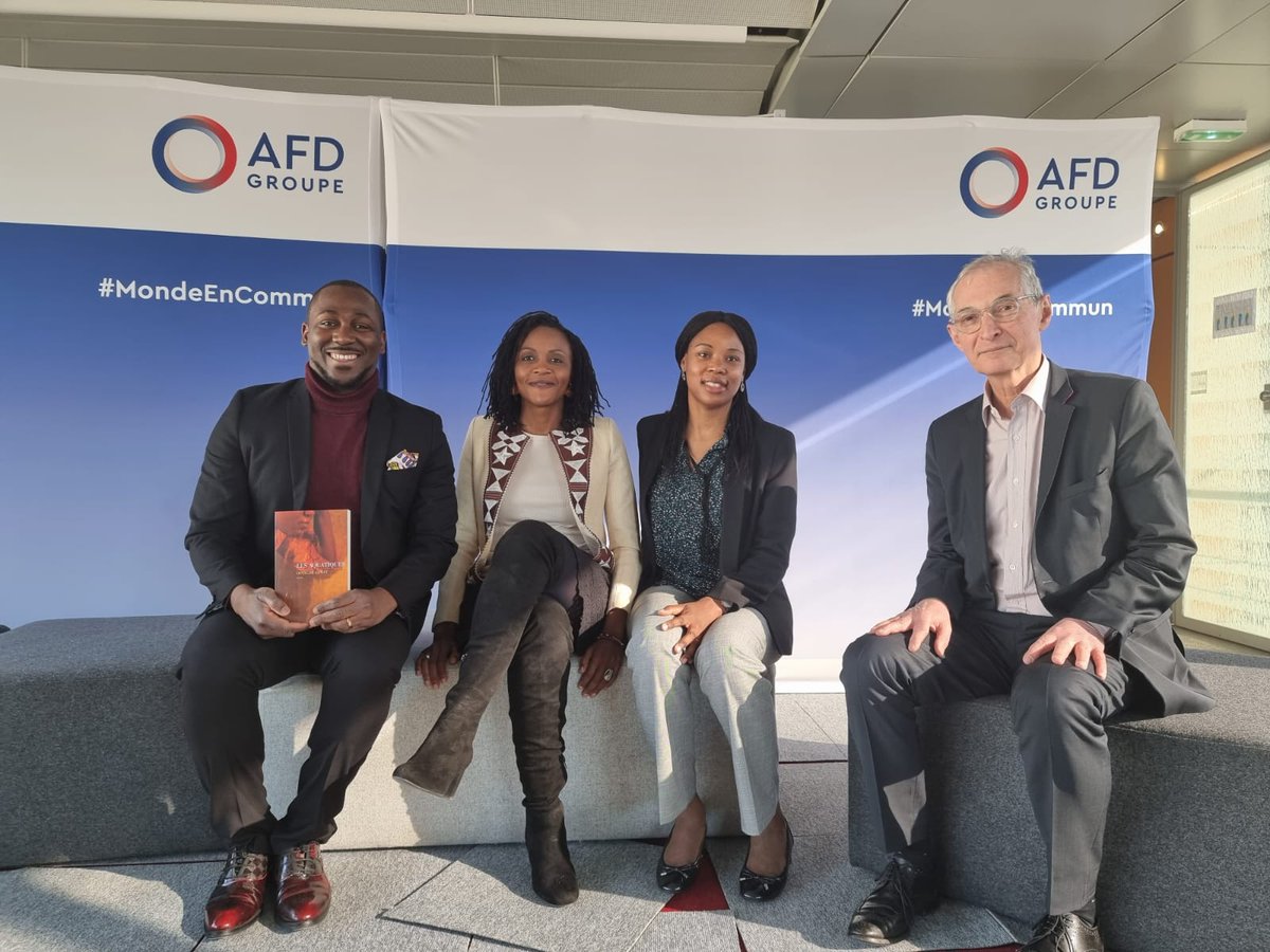 Un beau moment d’échange avec Osvalde Lewat, auteure du bel ouvrage « les aquatiques » et artiste aux multiples talents. Merci pour ta franchise et la discussion passionnante ! J’espère que nous aurons le plaisir de la poursuivre avec toi dans un autre café littéraire Kult4D.