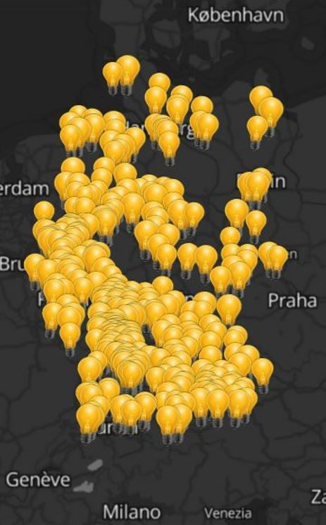 WWF_Deutschland's tweet photo. Eure Wochenendplanung ist leicht:

Freitag: #Klimastreik     🤝      Samstag: #EarthHour

✊ Streik in deiner Nähe finden: https://t.co/gFKK10bbS9

💡 Wo Samstag überall das #LichtAus geht: https://t.co/8bSfxrpTgU #PeopleNotProfit https://t.co/OXVQwM5IPF