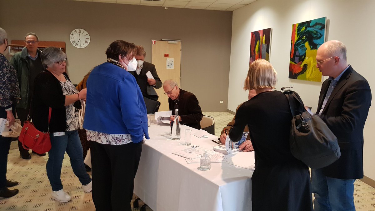 BPMS_France's tweet photo. Belle séance de dédicace organisée ce soir dans les locaux de l'@AFNOR par France Processus à l'occasion de la parution de l'ouvrage Processus et Transversalité(s).
Une œuvre collective à laquelle a contribué  @TrThibault, associé de BPMS,
sur la partie Outils et analyse métier. https://t.co/EPGVT04JT0
