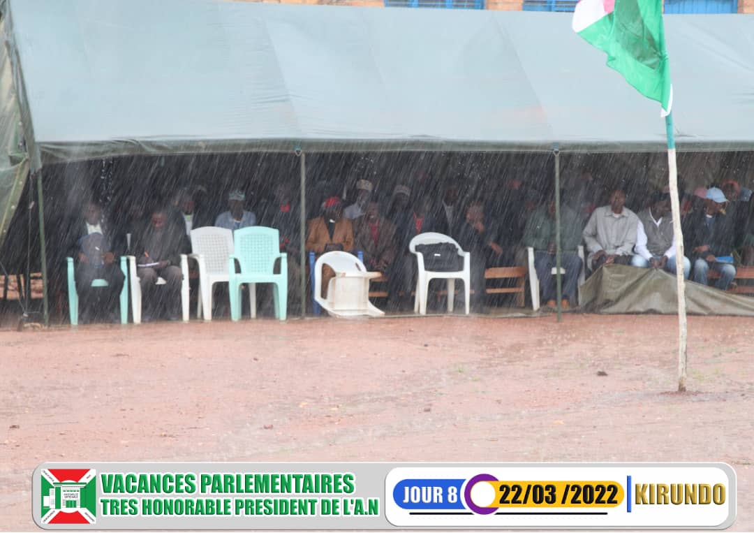 nshingamateka's tweet photo. 8/8 Au cours de cette 2ème journée de séances de moralisation du Très Hon. Gelase Daniel #Ndabirabe à @KirundoProvince, la volonté de Dieu continue à se manifester par une bénédiction de pluie régulière, un signe Divin éloquant, démontrant que ce leader est oint. https://t.co/C2lTEUpTCz