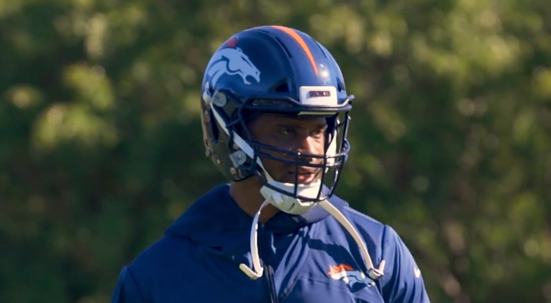 ZacStevensDNVR's tweet photo. First look at Russell Wilson in a Broncos helmet.

(Via @DangeRussWilson) https://t.co/7cYG8ZKHsv