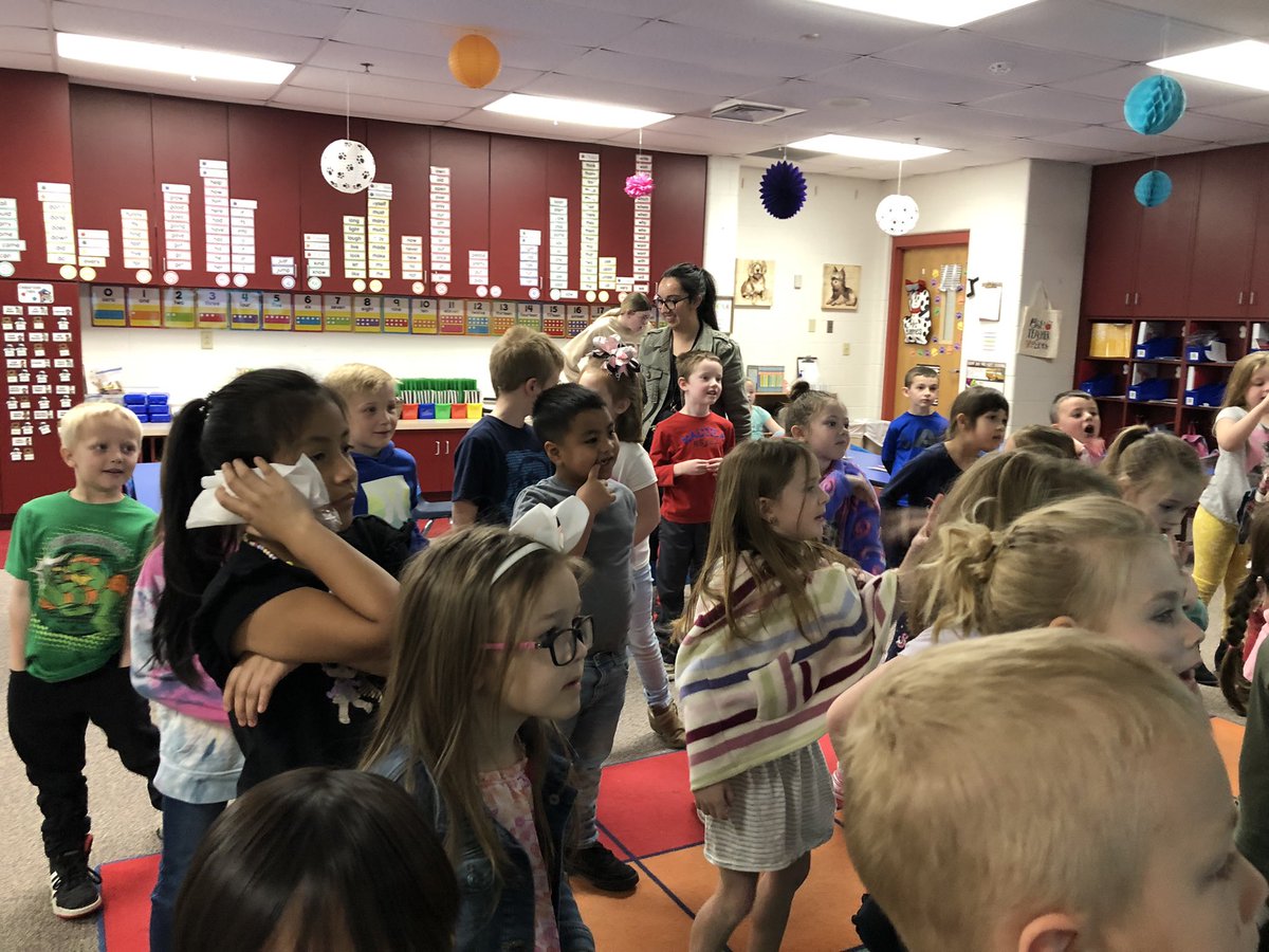 Team teaching! Learning can be fun! Kindergarten rocks! <a href="/NSDCarver/">Carver Elementary</a> #tweetingtuesday