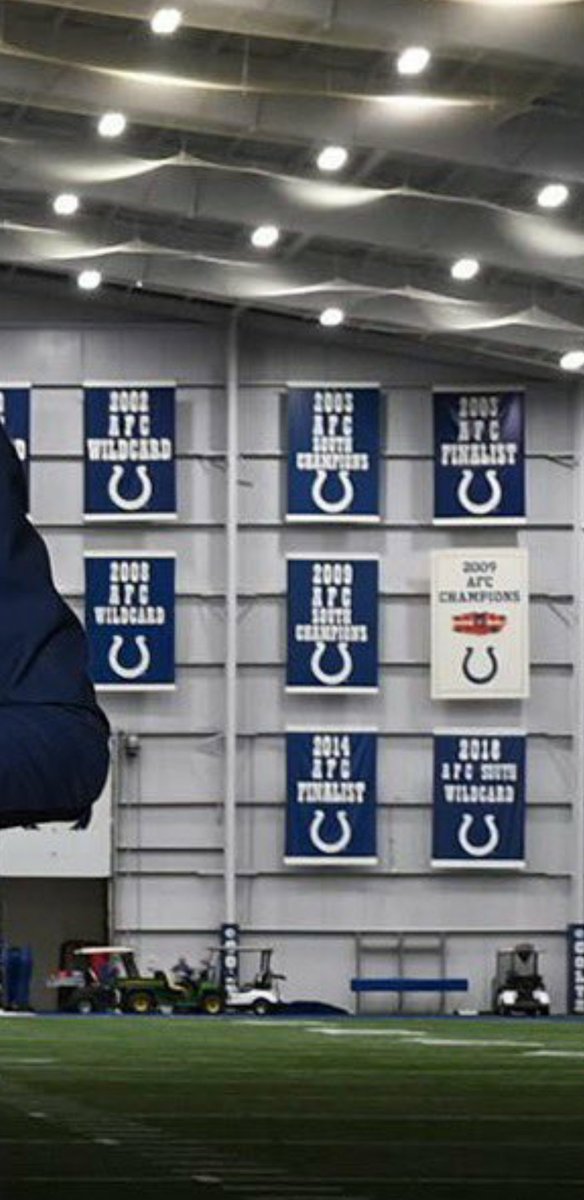 ladydog44's tweet photo. You want to laugh? Look at these Colt banners behind Matt Ryan!
Hilarious! https://t.co/hPHBmURsUI