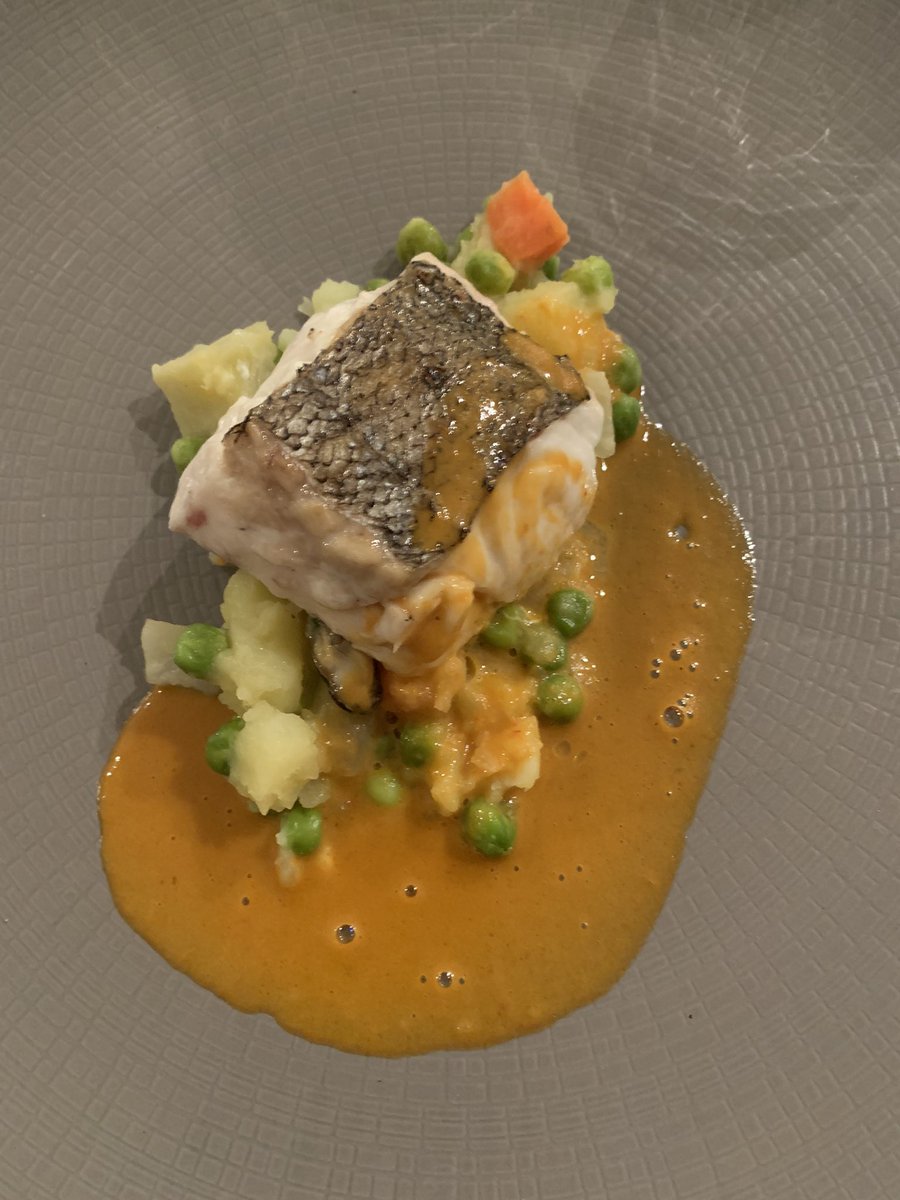 CelticRossHotel's tweet photo. Take a bow Ryan &amp; Robin of @TourismHospDept &amp; Cara, Rowen, Charlie, Edwin, Megan &amp; Aine of Mount Saint Michael Secondary school who helped @craigcmillar  @GordonsRest &amp; @cheflawrence38 produce a stunning tasting menu last night for our Scottish/West Cork networking dinner👌 https://t.co/VgEzDJY3db