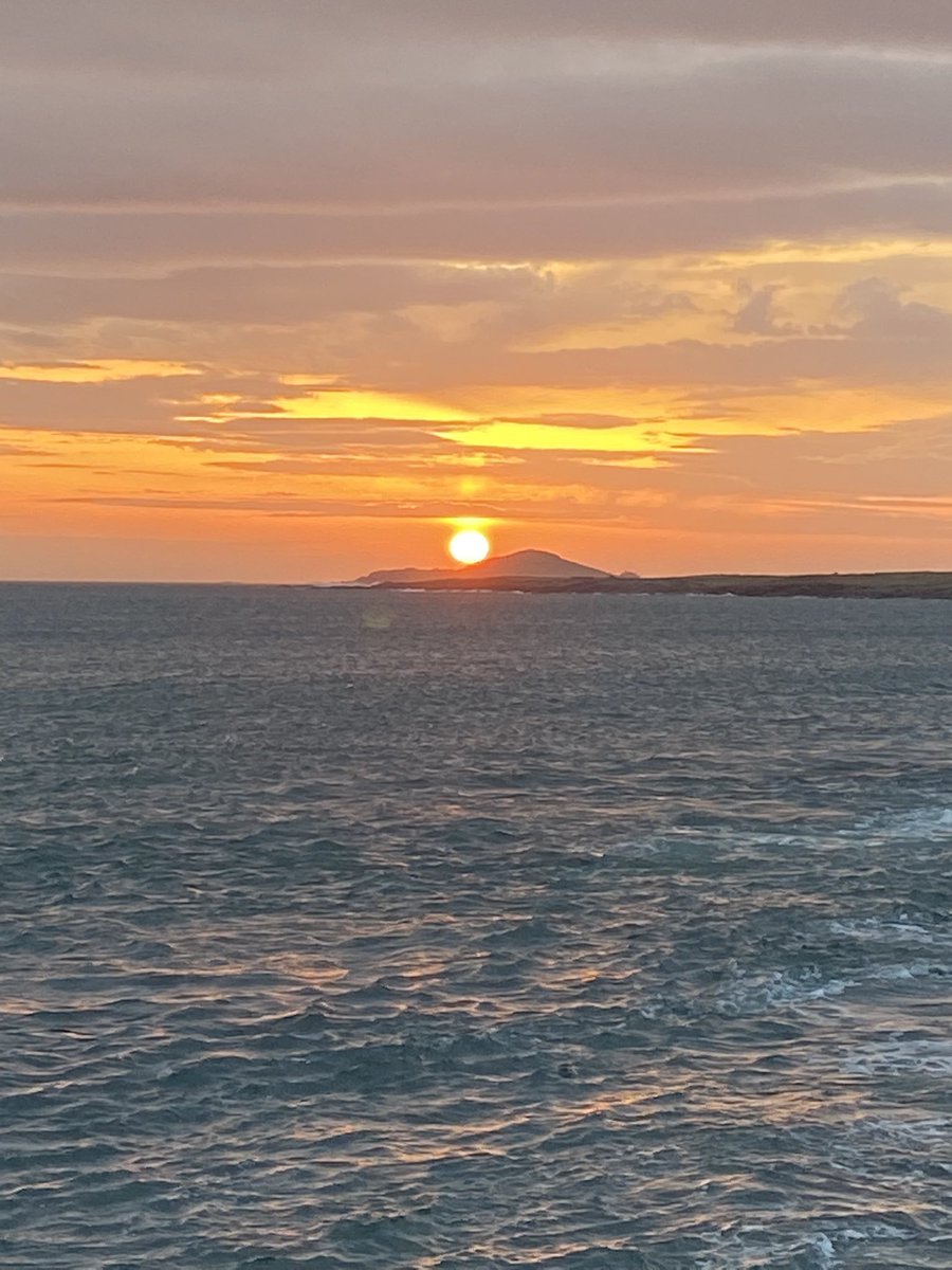 “That Connemara Sky Burning In Your Eyes”🙏❤️👍#WildAtlanticWay #failteireland #discoverireland #ecobeach #clifdencamping #clifdencampsite #connemara #WildAtlanticWayConnemara #clifden #tradfest2022 #stpatricksday2022 #music #Campingireland