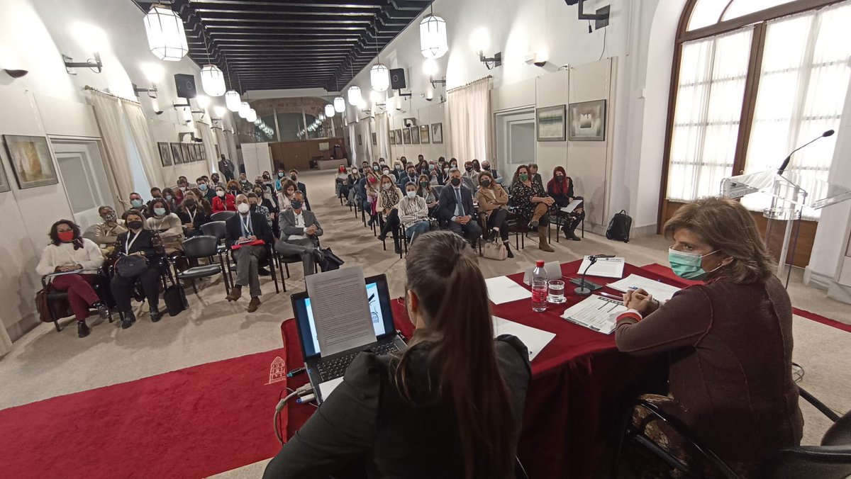 esperanzaona's tweet photo. Primeras Jornadas organizadas por @ProdiaConecta en el parlamento Andaluz. Con ocho ponentes de gran nivel hemos analizado el abandono animal y la crueldad que eso implica. Doy las gracias a todos. https://t.co/P9fDpiAFkt