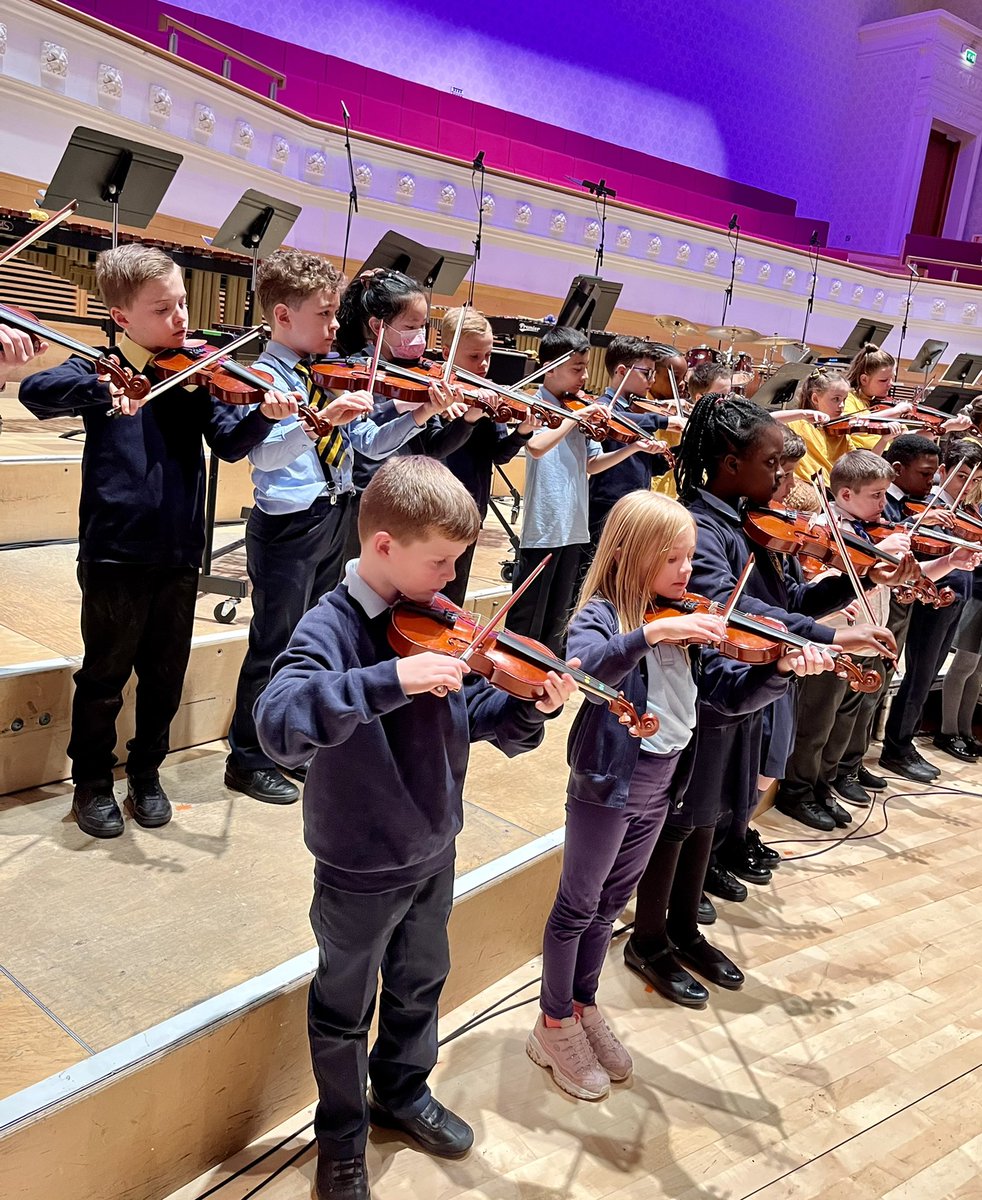 WellshotPrimary's tweet photo. Our P4 baby strings were amazing at the City Halls this evening! Congratulations to them all! A great performance. @GlasgowCREATE https://t.co/BjyNXdILwW