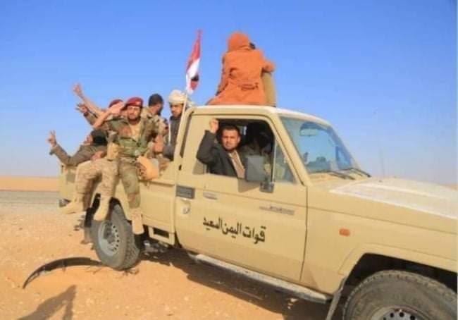 سلطة #مأرب تصدر تعميم الى جميع نقاطها في المحافظة ب القبض على كل من يحمل استمارة تجنيد او اي مستند يخص المنتسبين او من يتابعوا اكمال معاملة انظمامهم الى #اللوية_اليمن_السعيد