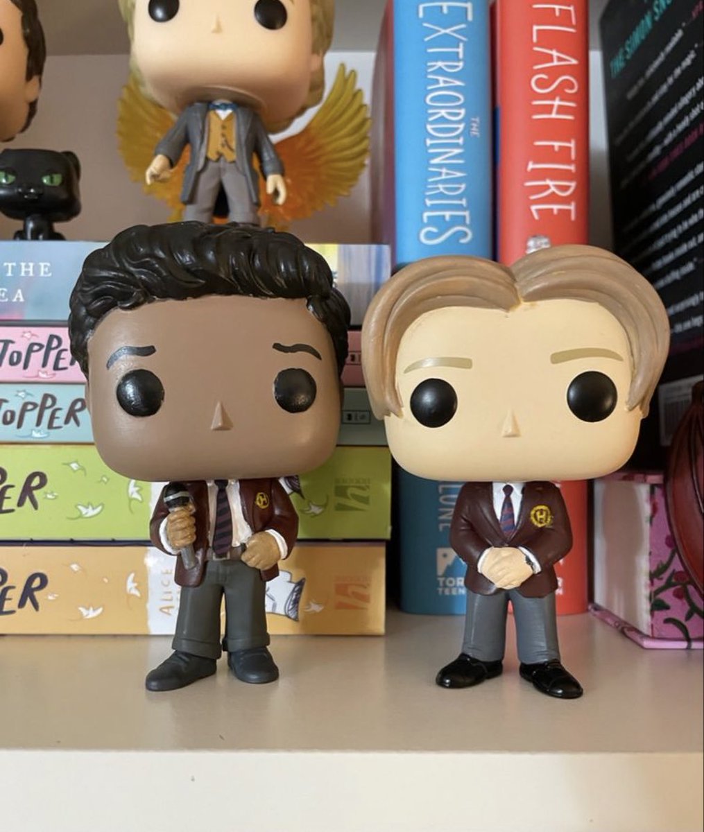 iluvnaps's tweet photo. @alphacraafts Iโm thinking of putting these up for sale (my shelves are just getting way too crowded) and was wondering if you would be interested or know anyone who might be? If not, thatโs okay. Just thought Iโd put out some feelers. #simonandwille #youngroyals #customfunkopops https://t.co/nxAdhHcAfU