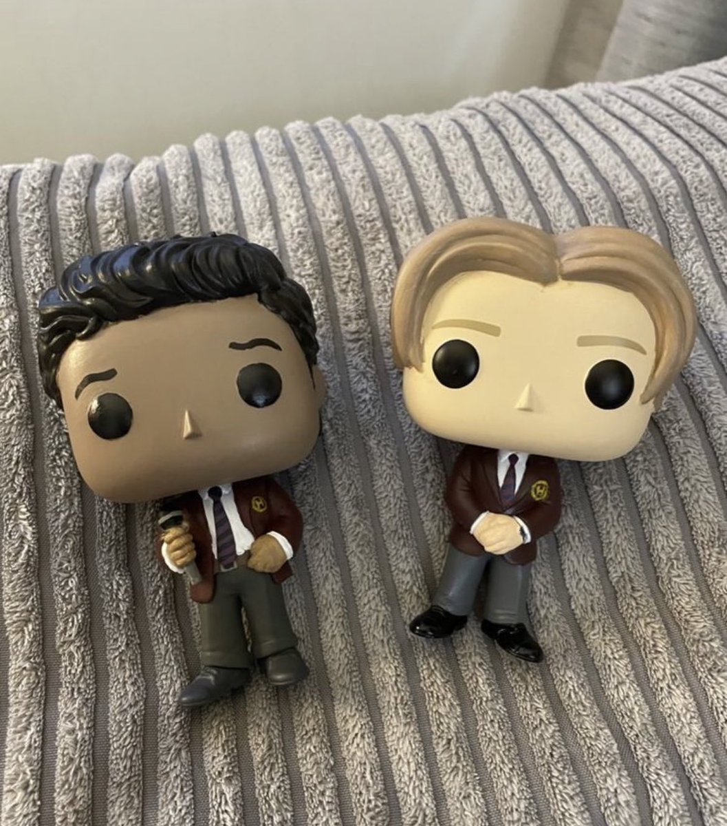 iluvnaps's tweet photo. @alphacraafts Iโm thinking of putting these up for sale (my shelves are just getting way too crowded) and was wondering if you would be interested or know anyone who might be? If not, thatโs okay. Just thought Iโd put out some feelers. #simonandwille #youngroyals #customfunkopops https://t.co/nxAdhHcAfU