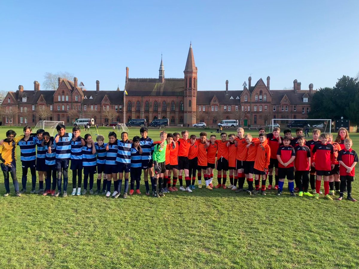 RSSportandPE's tweet photo. A brilliant afternoon of football for Yr7 with @LittleHeathPE and @Prospect_PEdept . Fantastic to get to host the matches and see everyone enjoying playing in the sun! Well done and thanks to our student referees https://t.co/aQ8wGYSDaQ