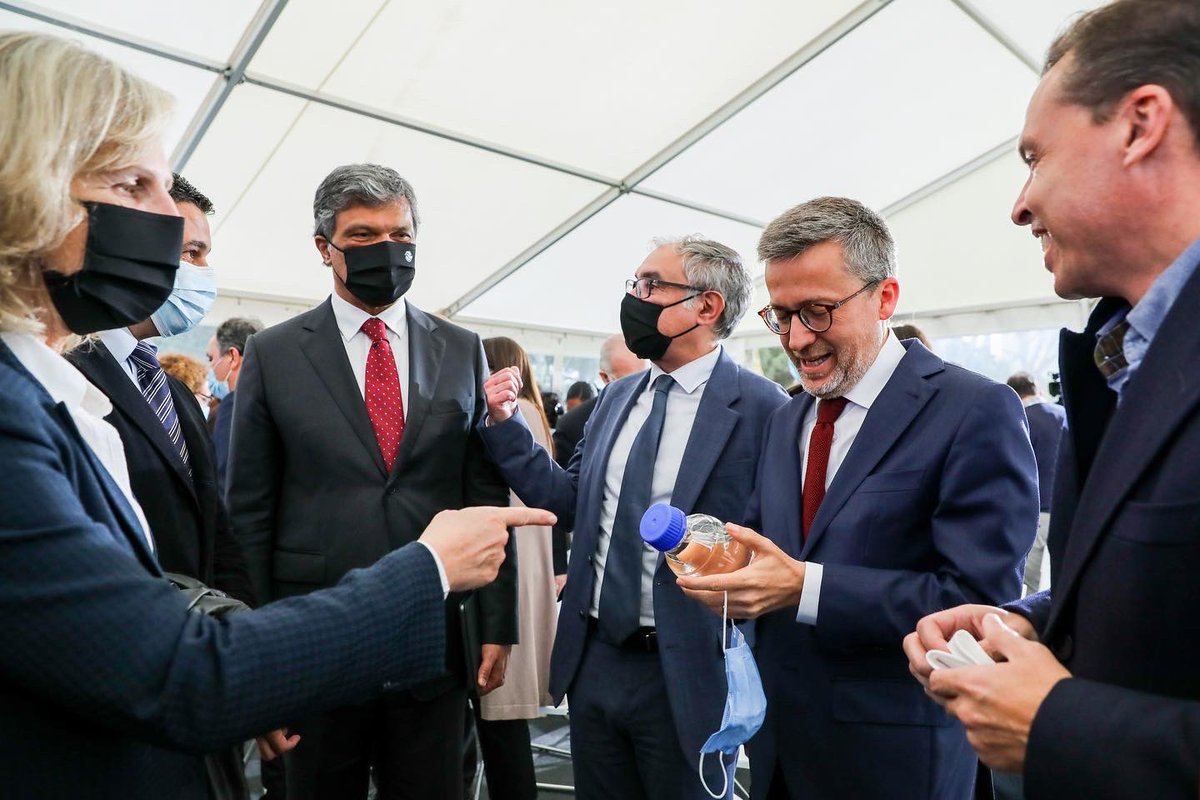 Moedas's tweet photo. No Dia Mundial da Água, lançámos o projeto Parques e Jardins de Lisboa: o mesmo verde, a água é outra, rega sustentável com água+. Em que consiste este projeto? Numa Lisboa mais eficiente no consumo de água. https://t.co/506auxMRCO