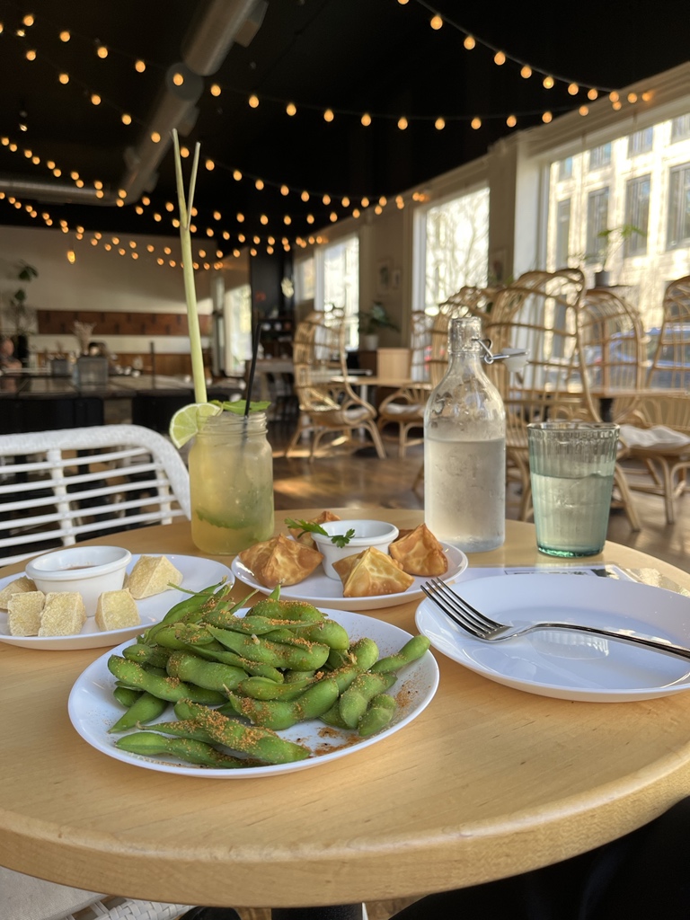 Sara Q. Thompson tweet media