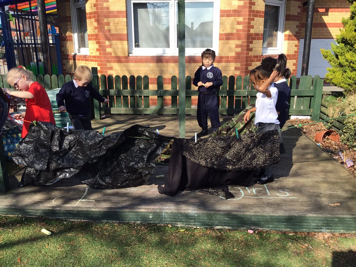 NurseryMonksdo1's tweet photo. Before children begin to write, they should work their shoulder, arm & hand muscles in lots of different ways. #PegPlay #DenMaking #Collaboration #FriendlyBunch @NurseryMonksdo1 @MonksdownSchool https://t.co/Tl55QYGHuU