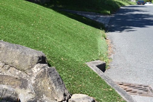 Please don't replace turf with plastic grass. It: 🐝 Offers no food and shelter to wildlife 🌱 Has a high carbon footprint ⚠️ Wears out and ends up in landfill 🐬 Sheds microplastics which wash into rivers & the sea 💦 Worsens flooding 🙈 Looks rubbish