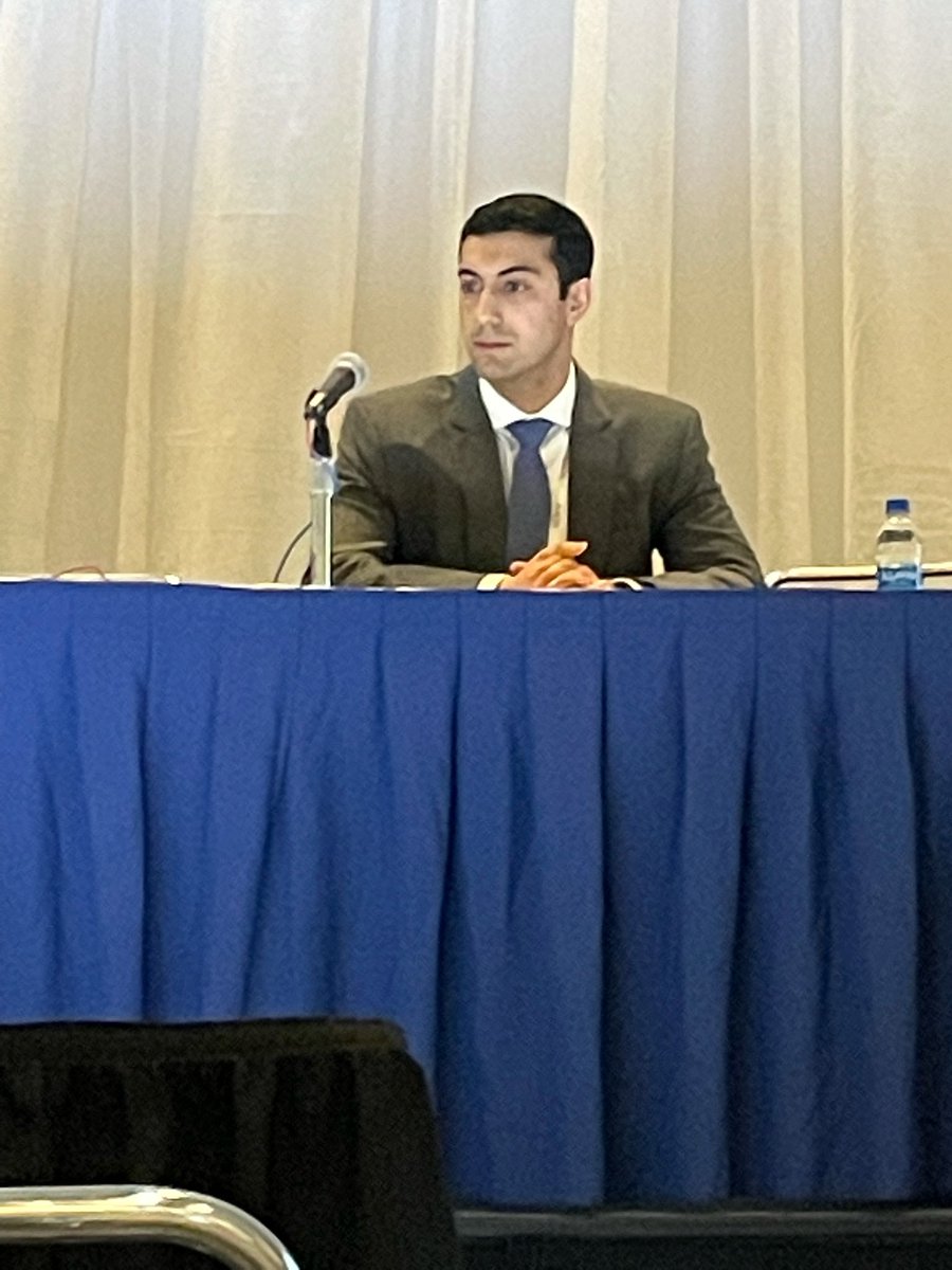 demeireles18's tweet image. “In our double blind prospective RCT we found that the hip bone is in fact connected to the thigh bone. Separately, all dogs are good dogs. Thank you” #AAOS2022 @AAOS1 #MedTwitter @OrthoColumbia