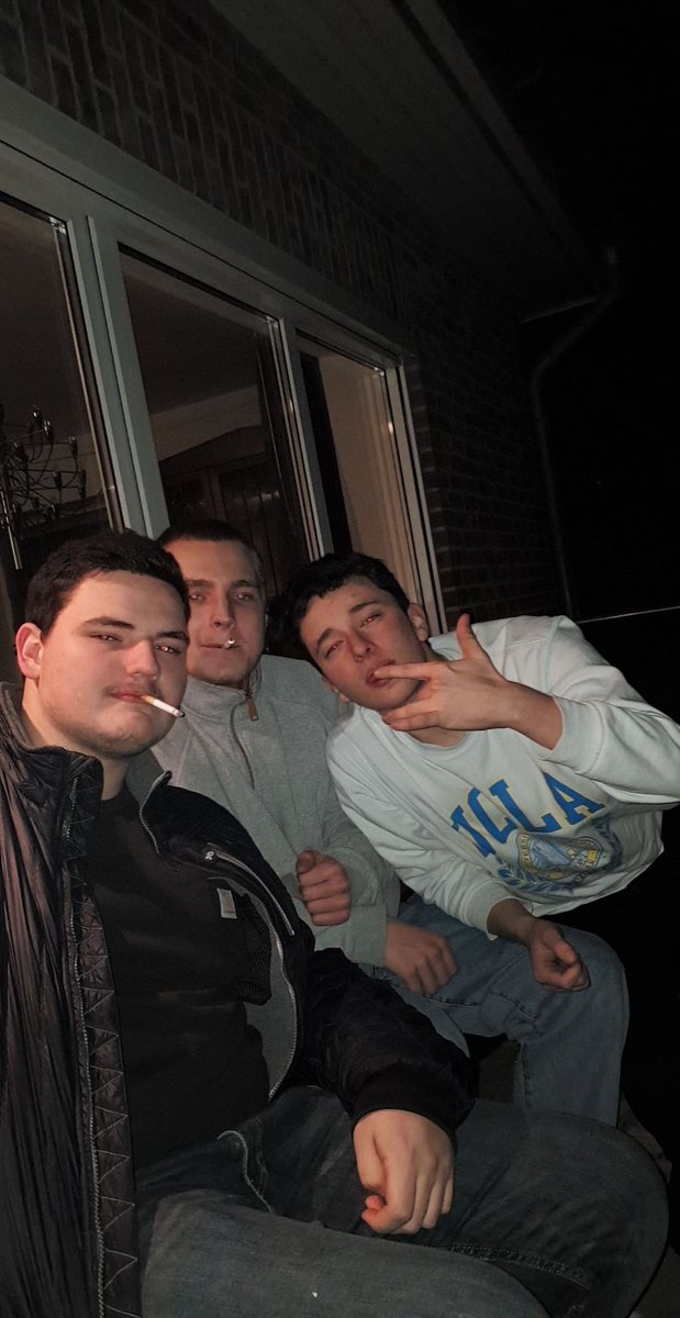 BrnmDavid's tweet photo. Diese drei Männer klopfen nachts an deiner Tür und wollen zu deiner Mom. Was tust du? #Transfrauen #Notfall #Gregor #Gysi #Gyros https://t.co/vuYj2MAse4
