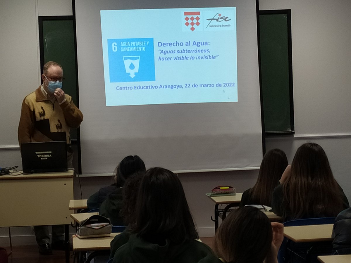 Arangoyabilbao's tweet photo. Hoy #DiaMundialdelAgua2022  1° #Bachillerato CCSS y HH, ha participado en la sesión “Derecho al #agua: un recurso cada vez más escaso” de @Fundacion_FISC ¡Muchas gracias a Jesús Pizarro! https://t.co/AxgH4N6HEb