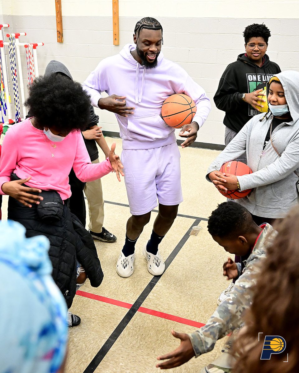 Pacers's tweet photo. getting fit with @StephensonLance πͺ
Lance dropped by @IPSSchools 55 to tip off #NBAFitWeek as part of our Fit Like A Pro program powered by @StVincentIN & @kroger. https://t.co/2zYXhGLswJ