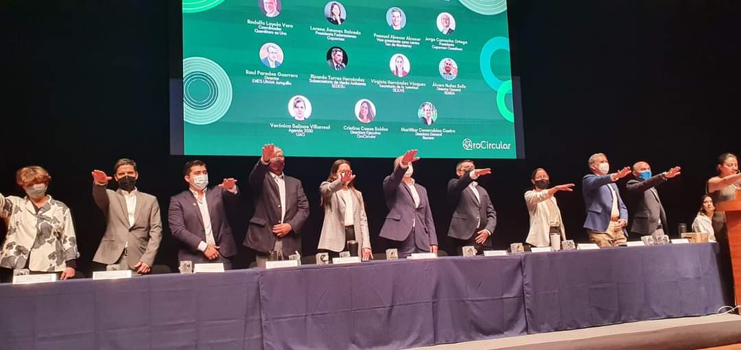 amiqro_oficial's tweet photo. Nuestro presidente, José Luis Cámara, participó en la presentación de #QroCircular, una iniciativa #multisectorial orientada a promover la transición del actual modelo lineal de producción y consumo a un modelo circular donde los recursos se optimicen y se reduzca el impacto. https://t.co/wwkZdvihja