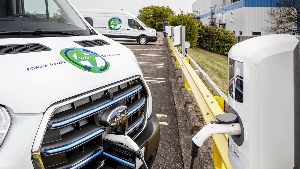 FordDostawcze's tweet photo. 👉#FordDostawcze #FordPro
▪️ Środę rozpoczynamy z #ETransit - jutro będzie trochę pozytywnego zamieszania związanego z kolejnym, w pełni elektrycznym wcieleniem legendy Forda😊
Koniecznie nas obserwujcie, a tymczasem...
Dzień dobry!😎
#GoElectic⚡️ #GoTransit #GoFordPro https://t.co/OXMCOhRXUD
