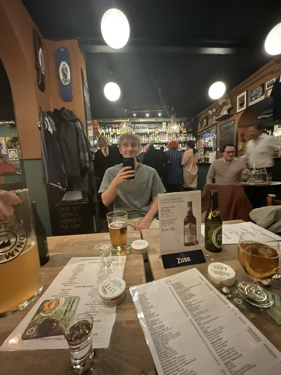 chokokiksen's tweet photo. Så man lige på Knuds og få en lille en (med sidevogn)! Og ja det er @BonkyBitchFace @SSTbrostrom  @Sørenladegaard #postgym https://t.co/Aujhr7i4Hi