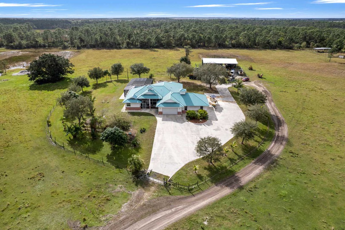 LUXRE's tweet photo. Palm City, Florida - $6,900,000 USD https://t.co/aamlnAYjiR https://t.co/MHTjHbGMQ6